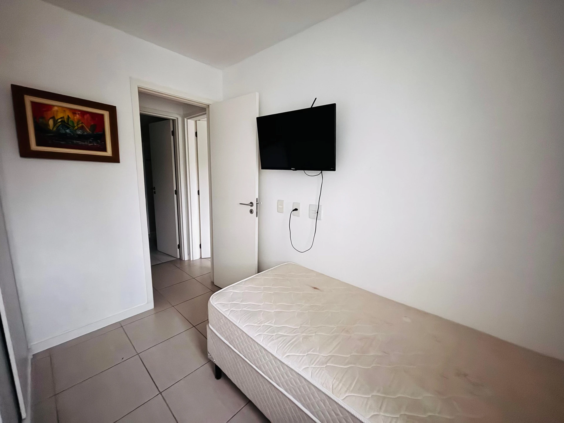 Furnished 2-bedroom apartment with separate kitchen — photo 23
