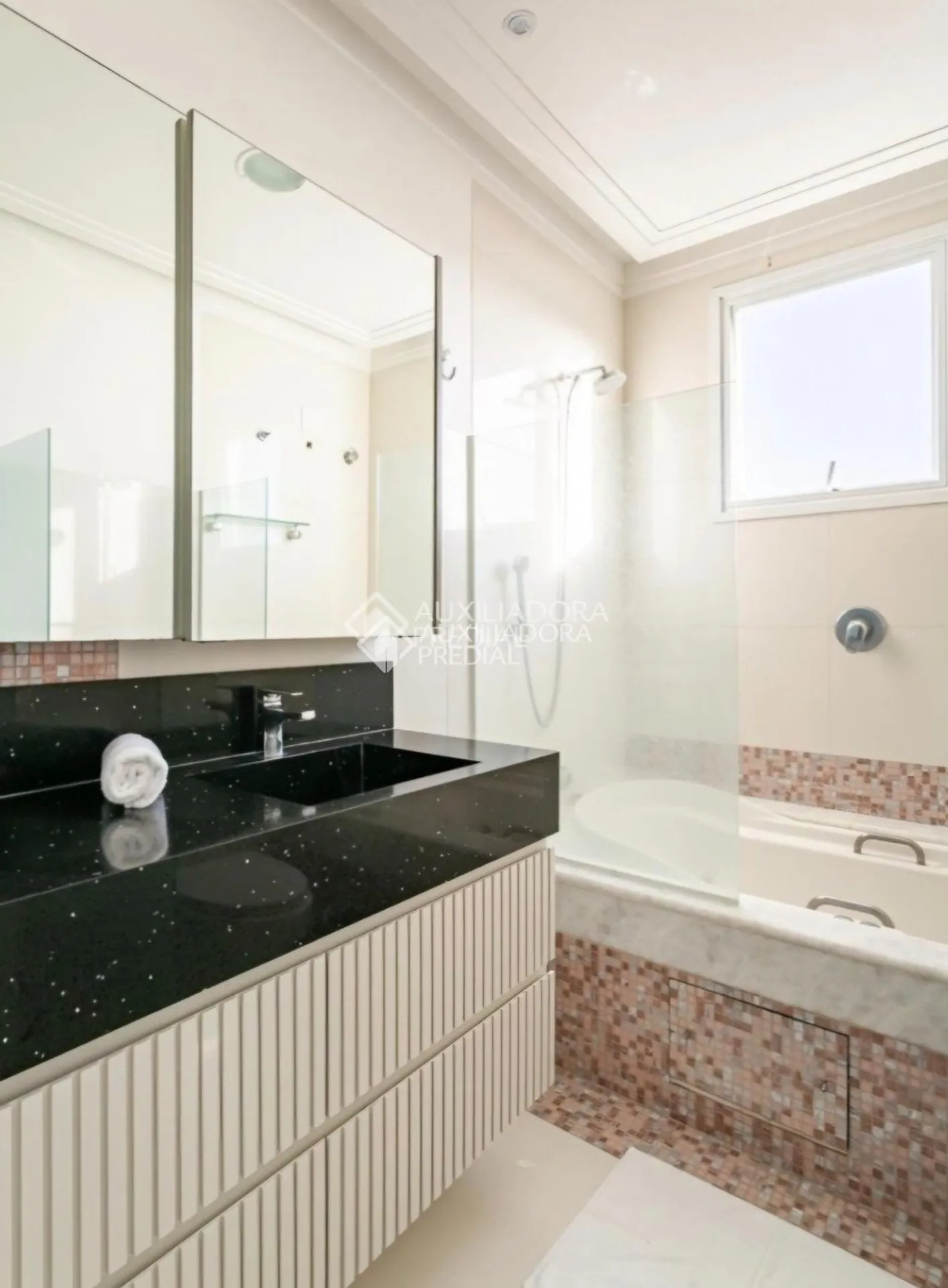 Furnished house with 6 en-suite bedrooms and 7 baths — photo 56