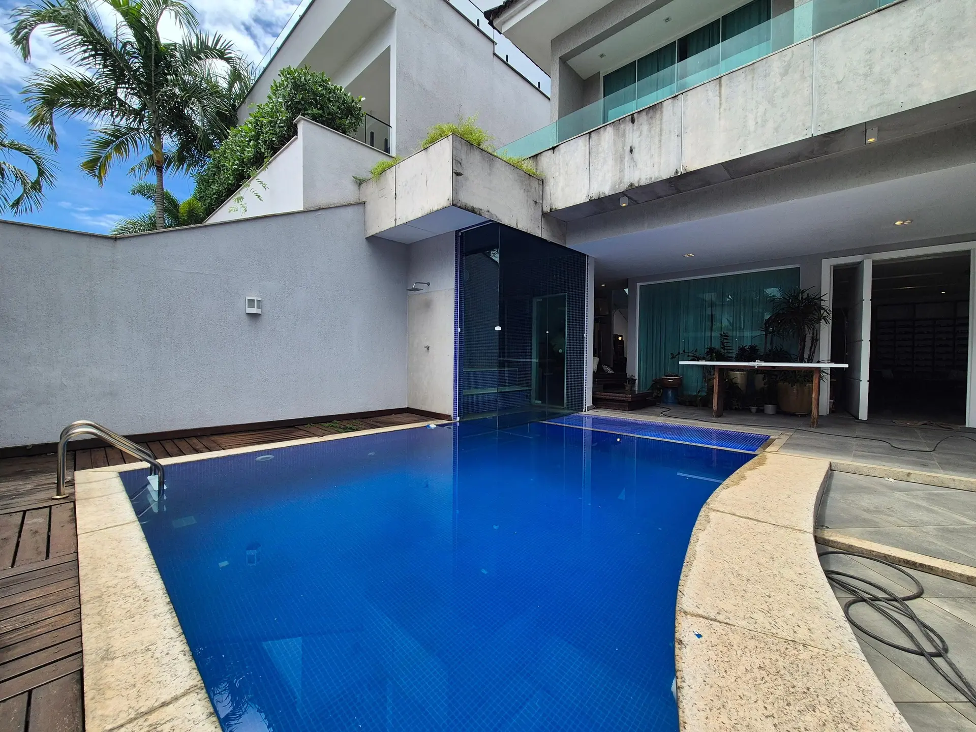5-bedroom house with floor-to-ceiling windows — photo 34