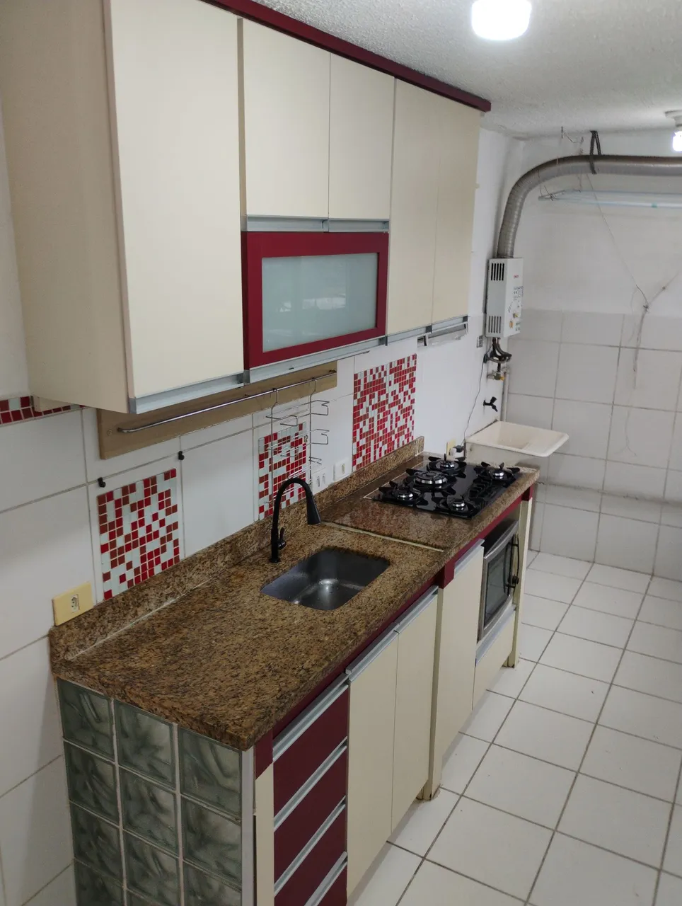 2-bedroom apartment in a building with a gym — photo 3