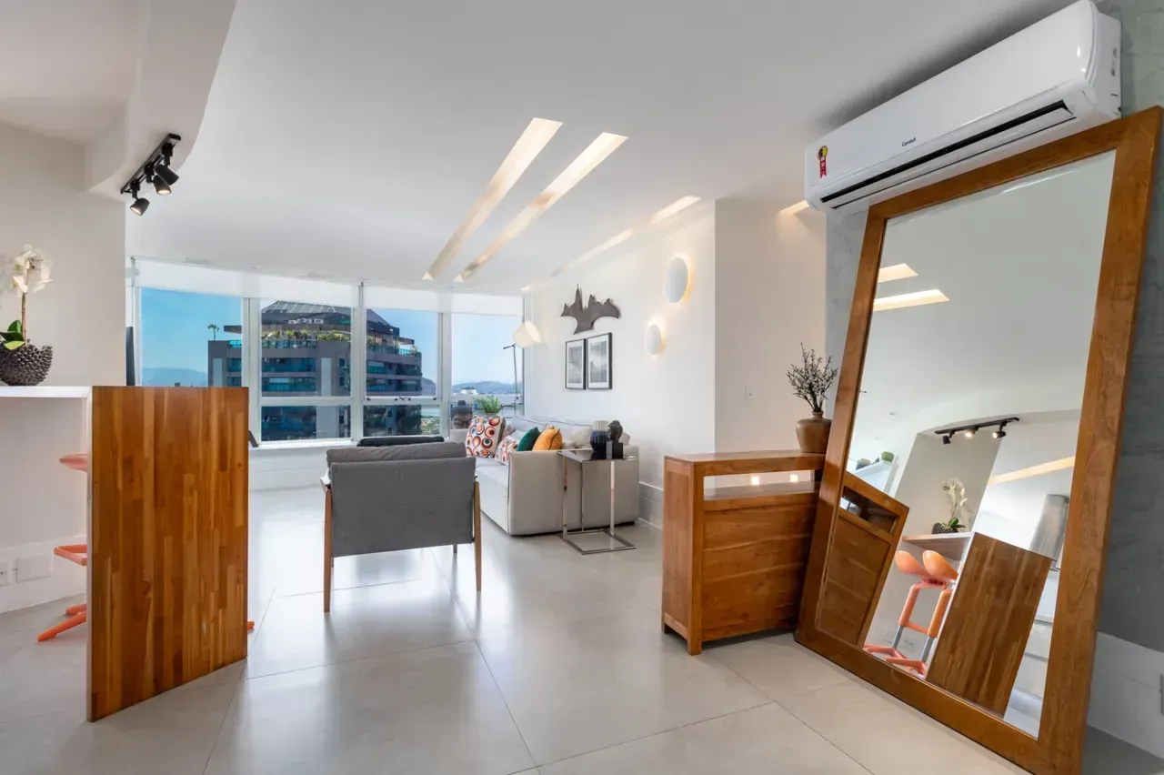 Furnished apartment with 2 bedrooms and water views — photo 4