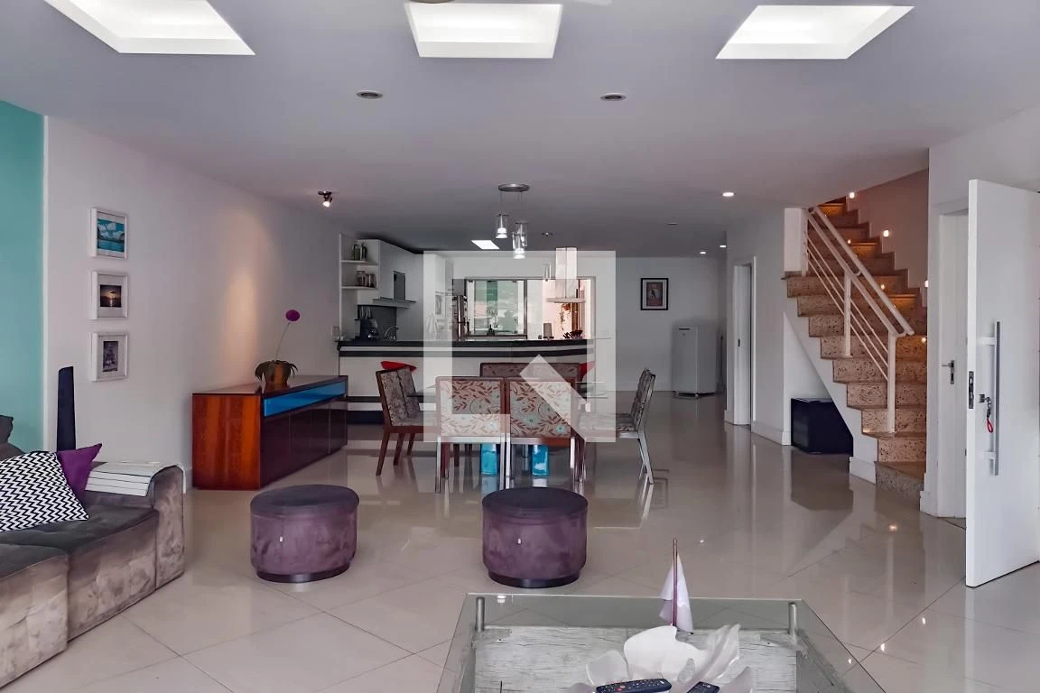 460 m² house with a water view and a private pool — photo 28