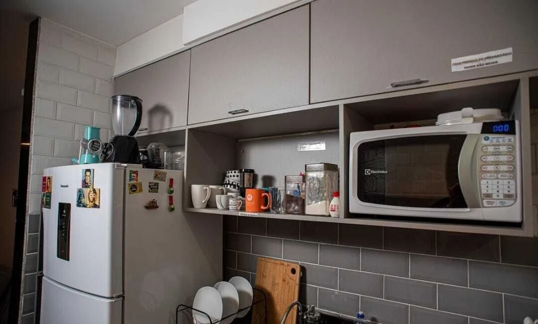 Furnished apartment with a closed kitchen and stove — photo 7