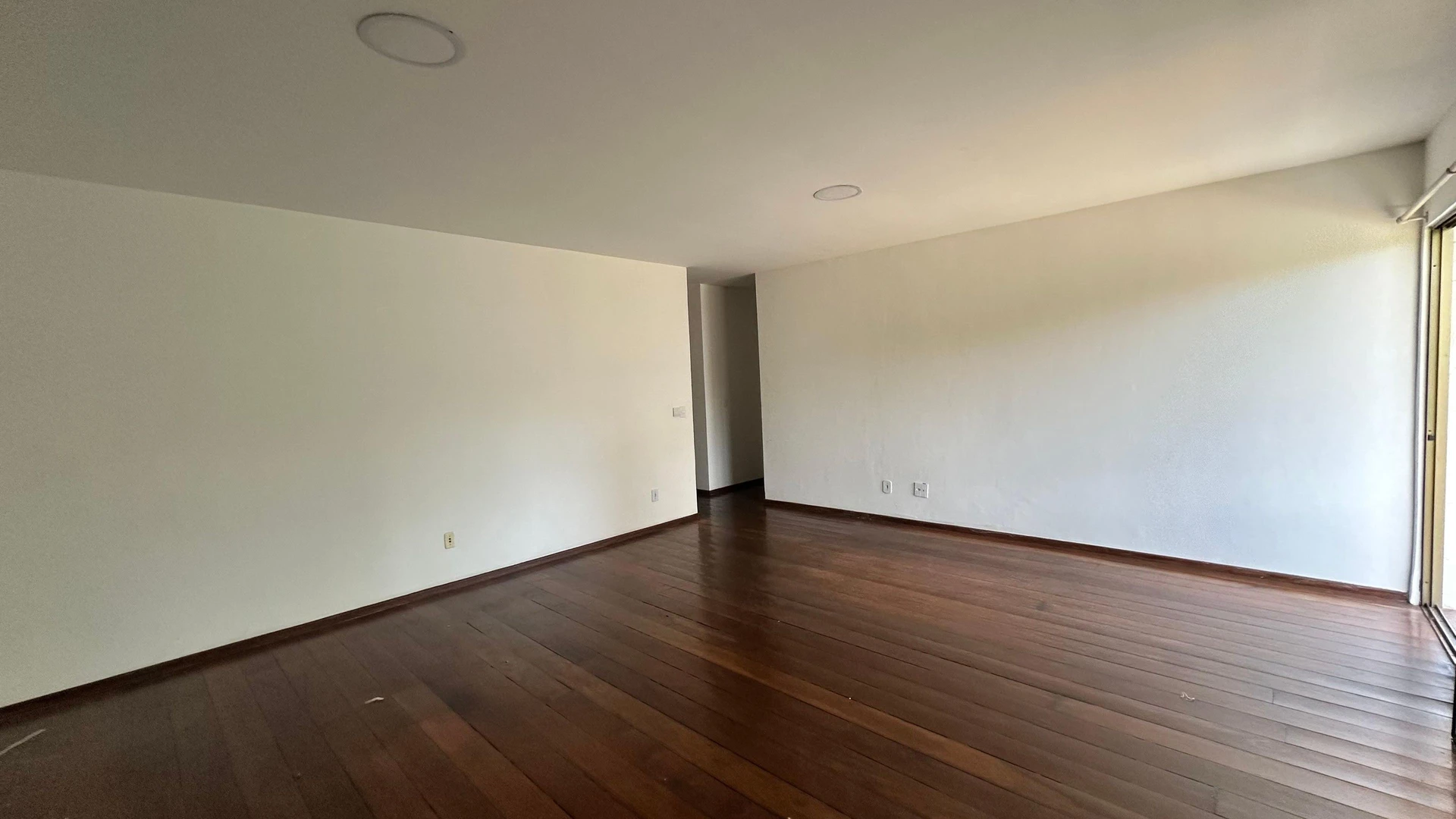 Apartment with built-in wardrobes and a balcony — photo 21