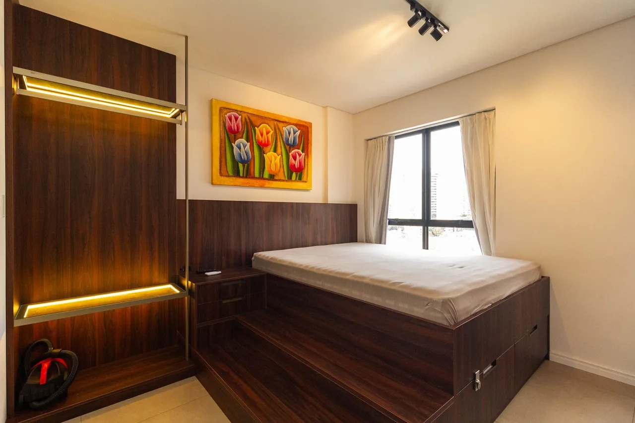 Furnished 1-bedroom apartment with a compact kitchen — photo 6