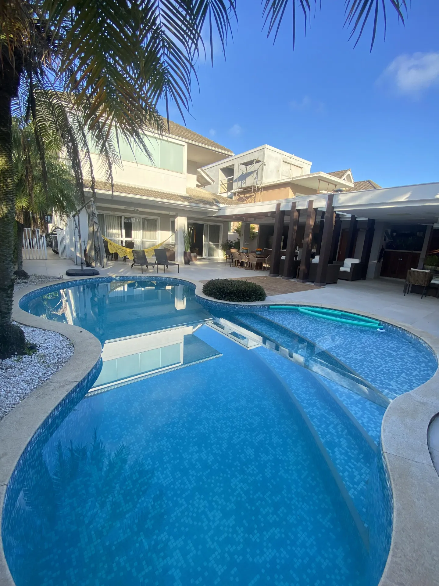 Casa de condomínio com 5 quartos e 500 m² — photo 2
