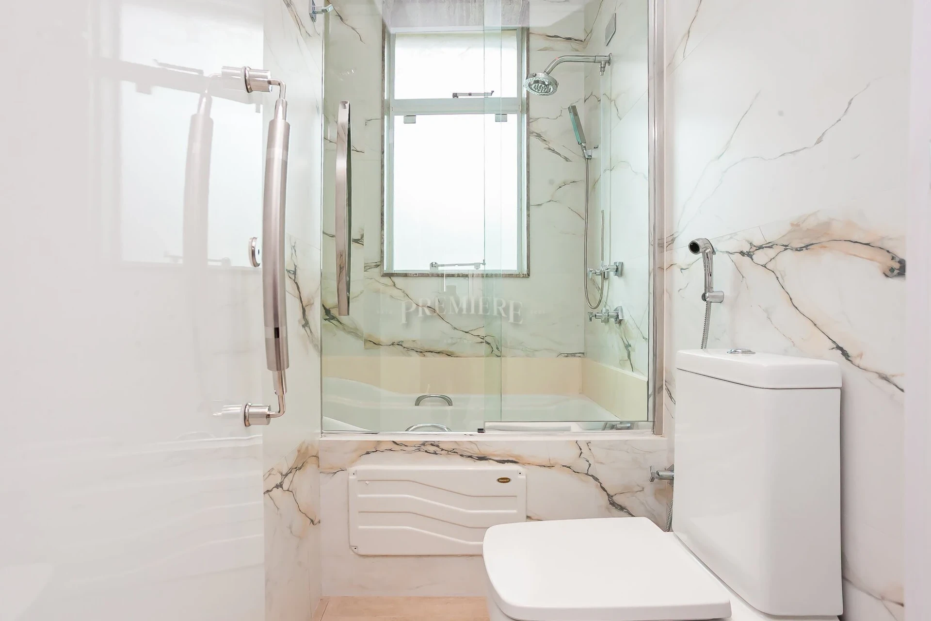 112 m² apartment with a bathtub and floor-to-ceiling windows — photo 31