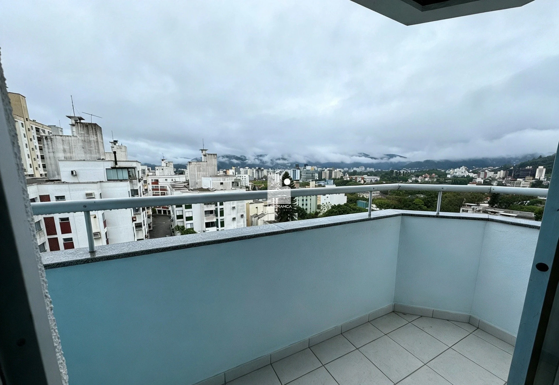 2-bedroom apartment with a mountain view in Florianópolis — photo 16