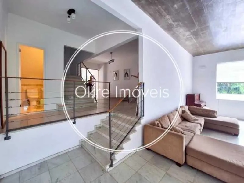 House with 4 bedrooms and a balcony with built-in grill — photo 20