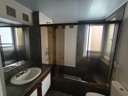 4-bedroom apartment with enclosed balcony — photo 20