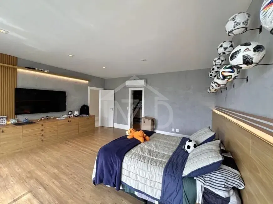 Джакузі та 4 спальні: будинок 800 м² — photo 10