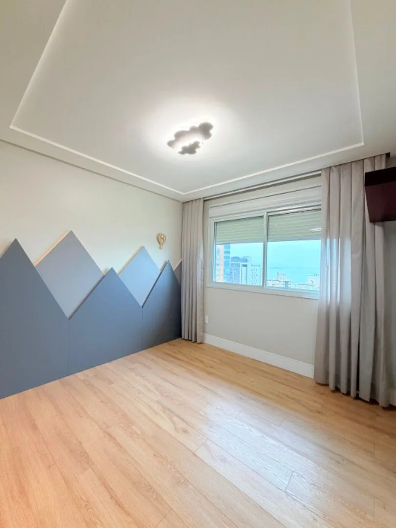 140 m² apartment with 3 bedrooms and a closed balcony — photo 5