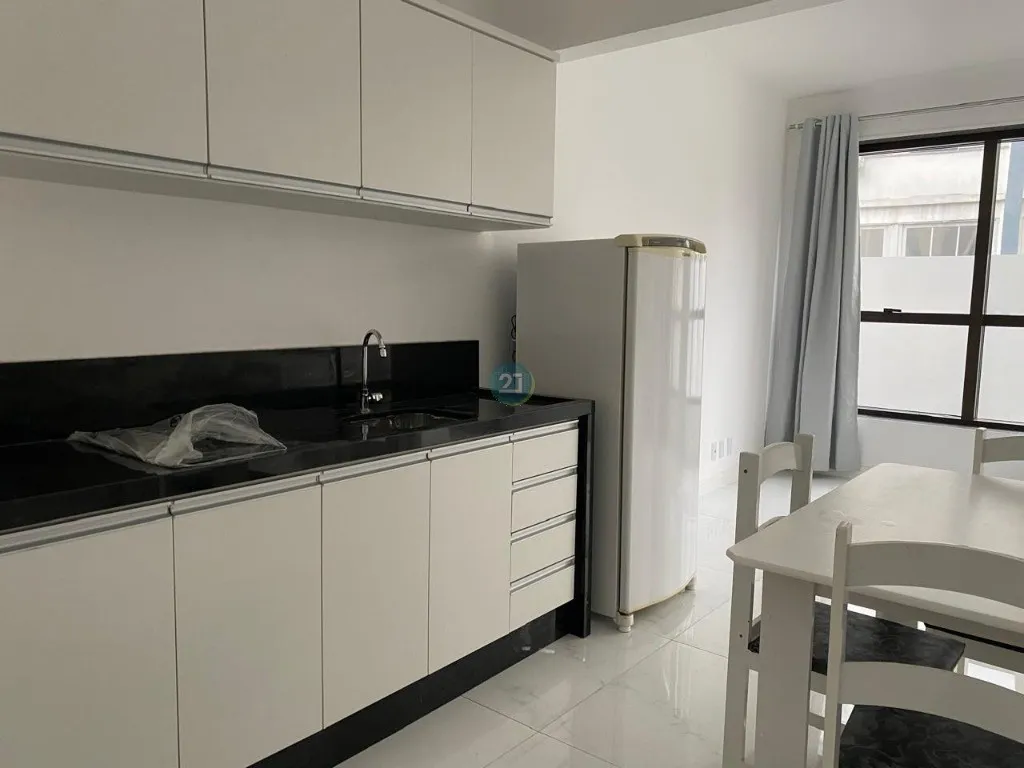 Apartment with open-plan kitchen and 1 bedroom — photo 2