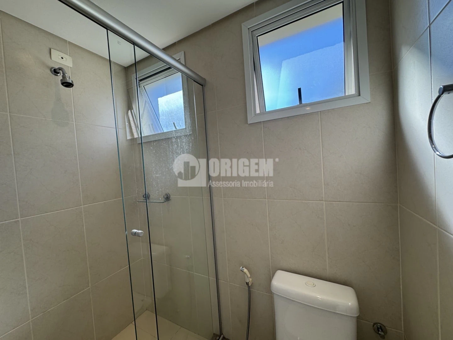 2-bedroom apartment with a bathtub in Curitiba — photo 30