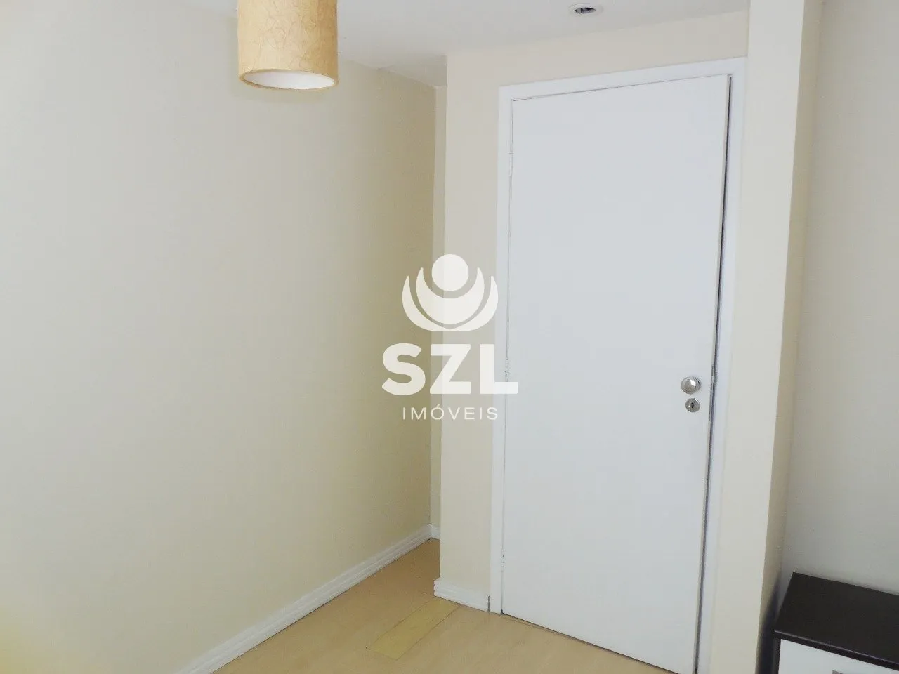 Walk-in closet in a 2-bedroom apartment, 87 m² — photo 15