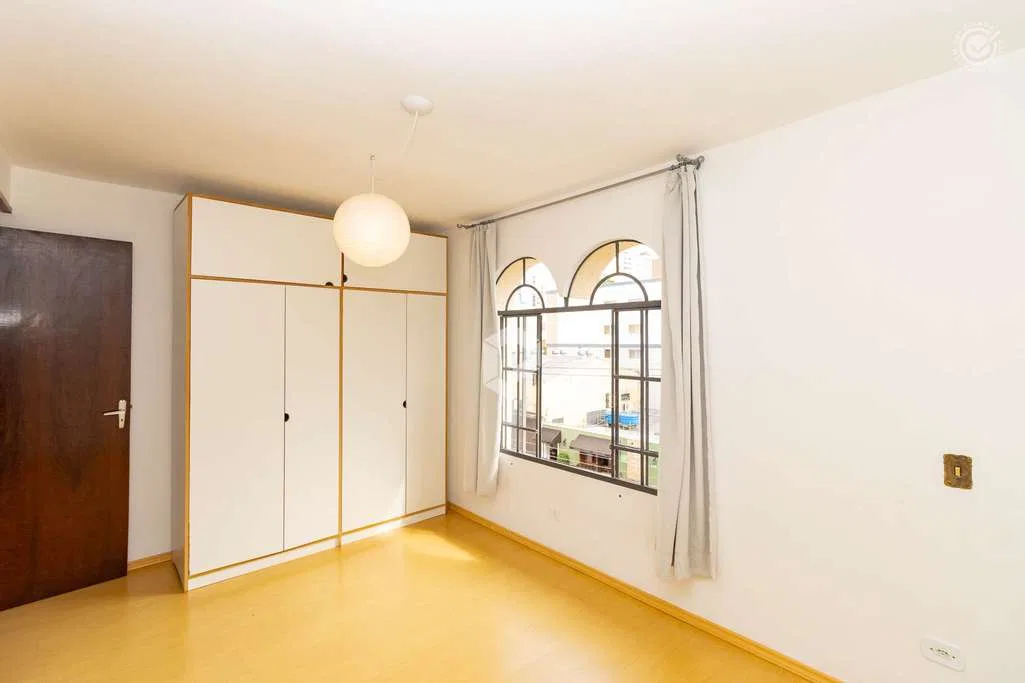 Wood or laminate floors in a 3-bedroom apartment, 107 m² — photo 8