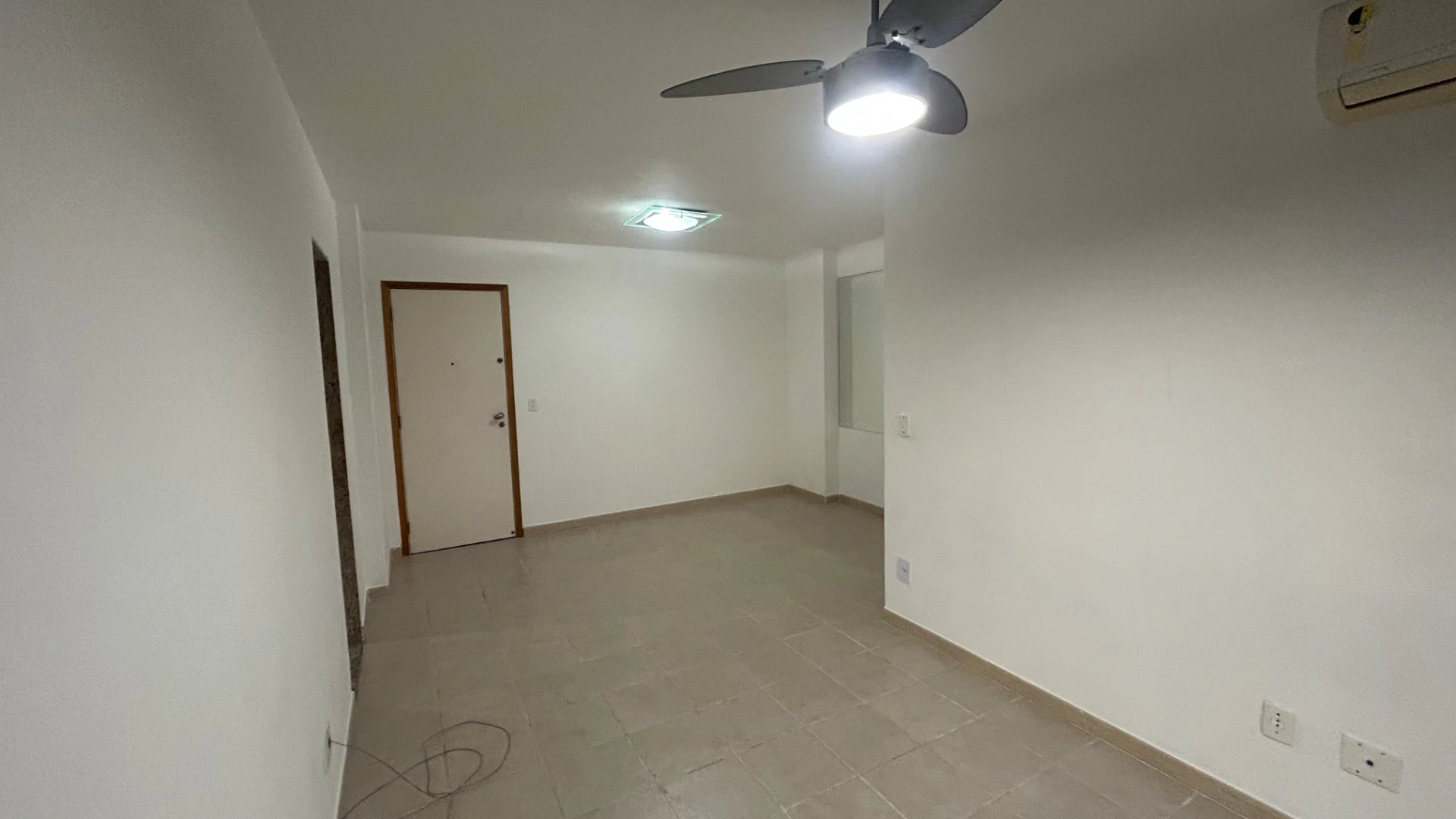 Apartamento de 3 quartos com piso de cerâmica e 2 banheiros — photo 23
