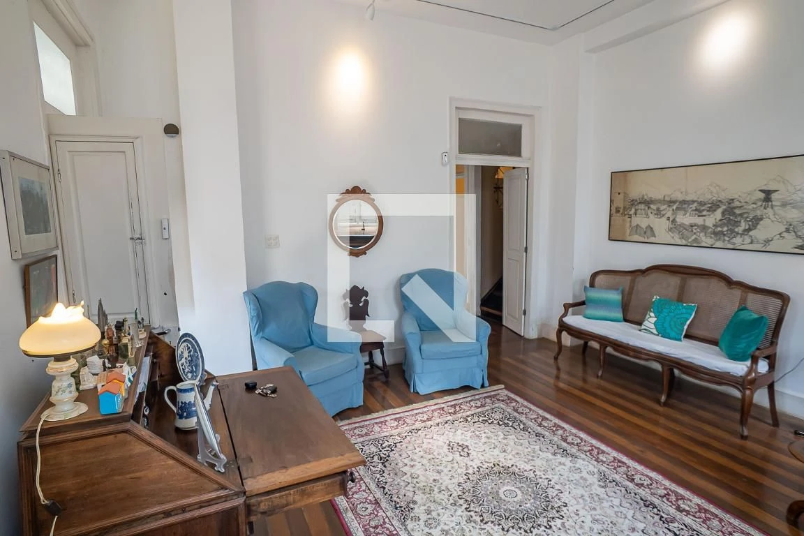 Furnished house, 300 m², with floor-to-ceiling windows — photo 23