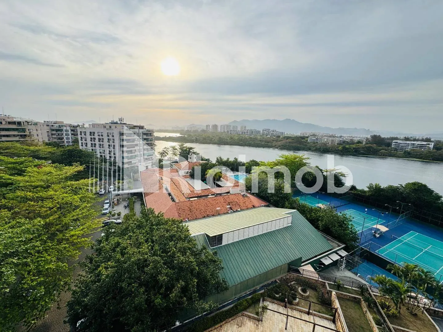 Unfurnished apartment with 5 bedrooms and 5 bathrooms — photo 40