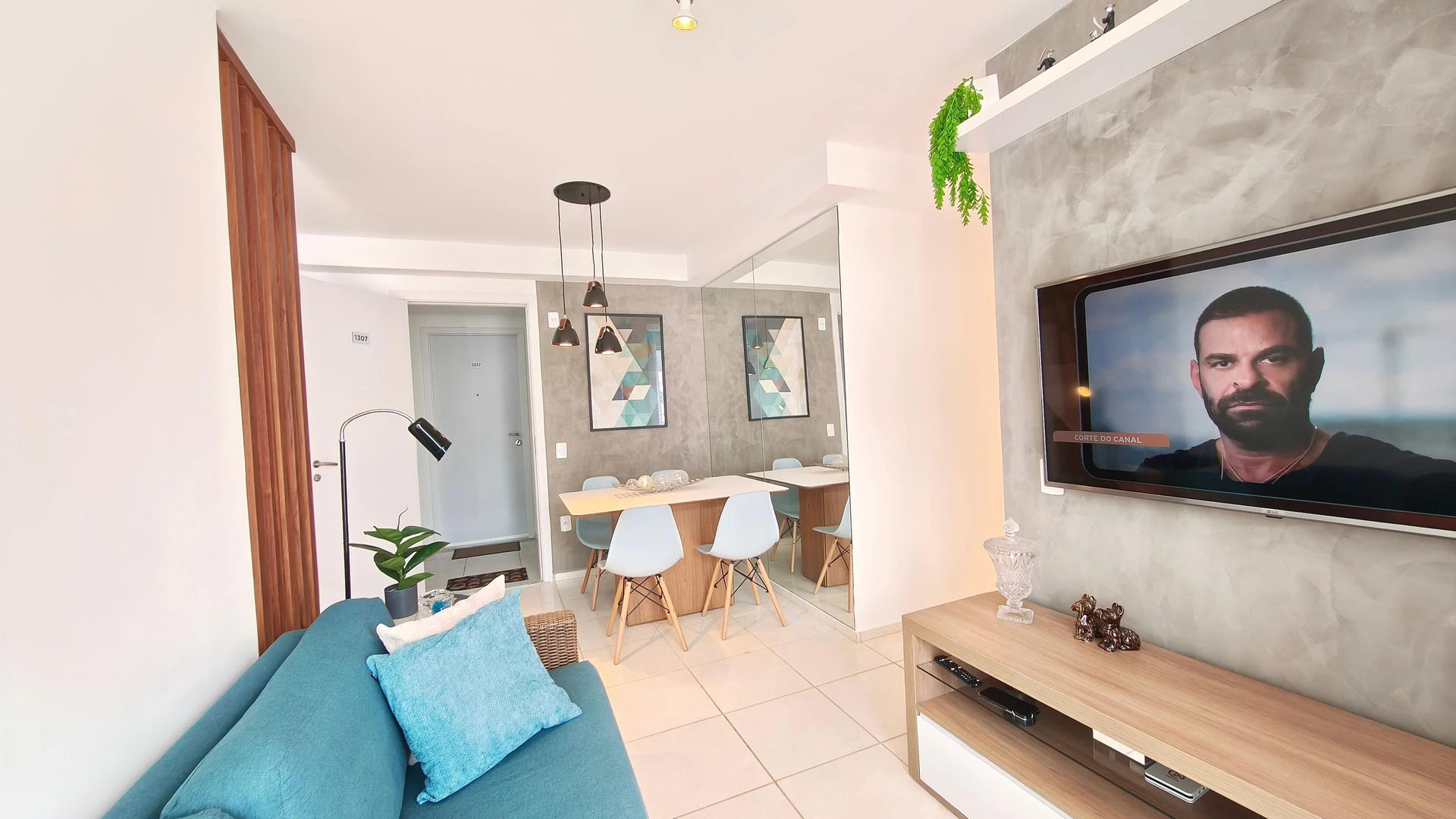 Mountain view in a 2-bedroom apartment, 53 m² — photo 21