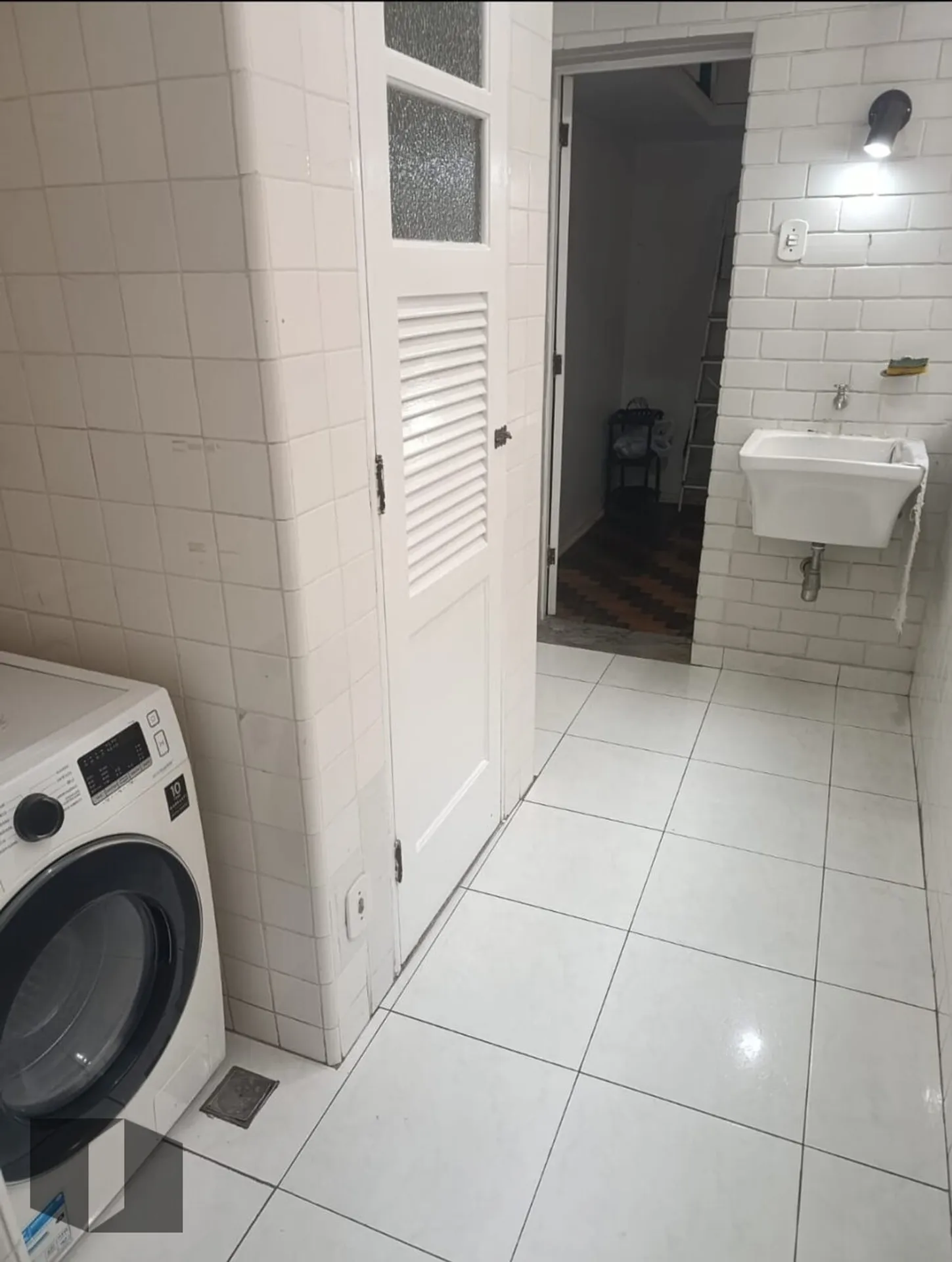 Washing machine in a 3-bedroom apartment, 119 m² — photo 14