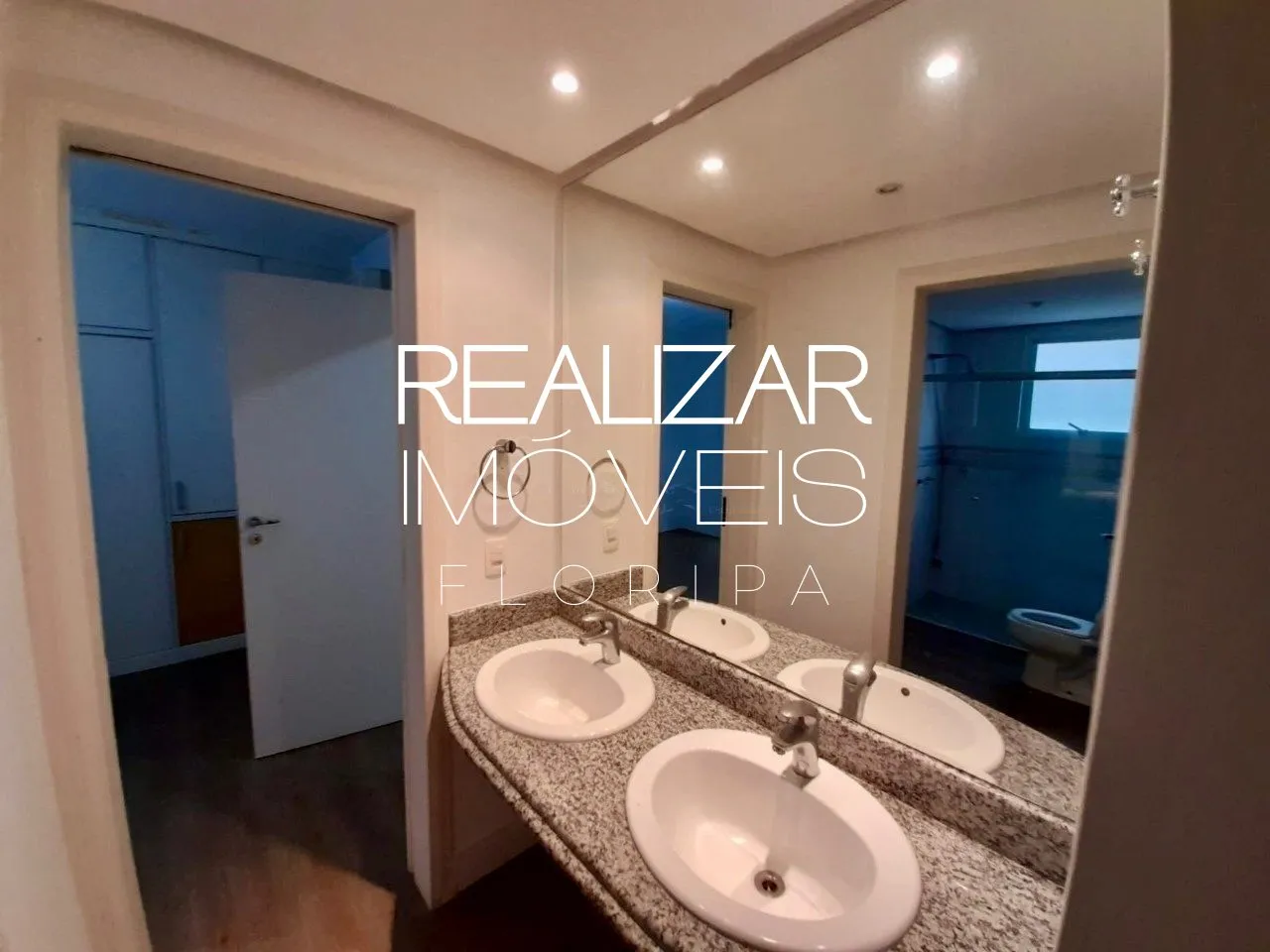 Apartment on the 2nd floor with a bathtub — photo 27