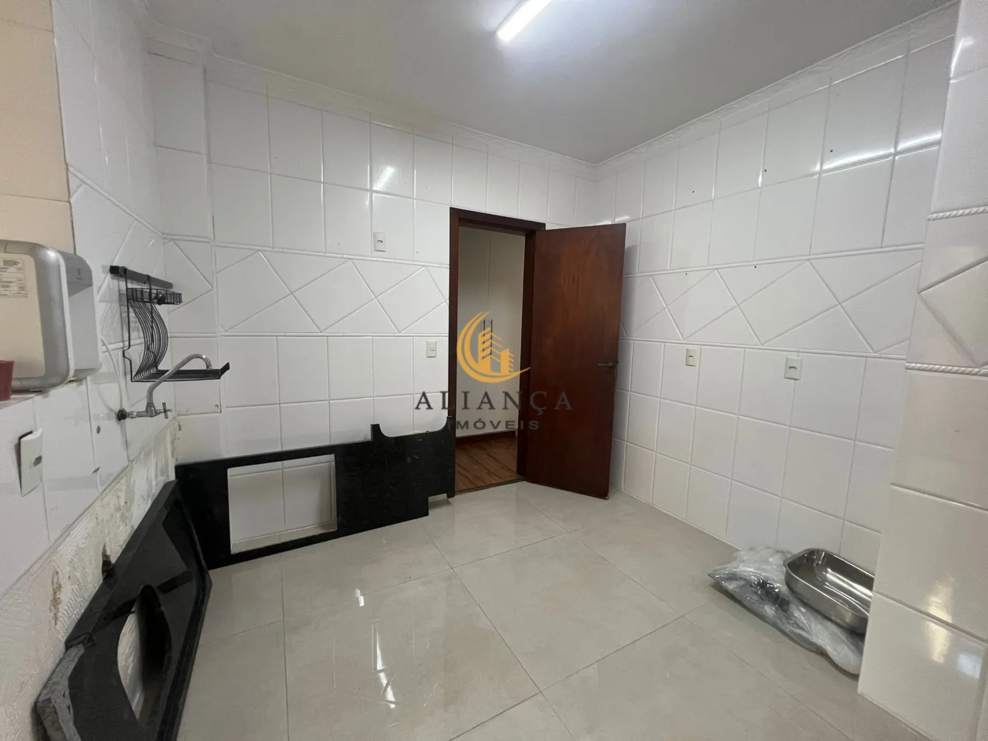 4-bedroom apartment with a working washing machine — photo 7