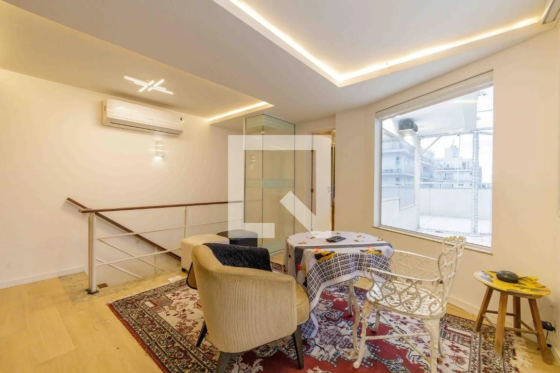 Rental apartment with 4 bedrooms and a glassed-in balcony — photo 32