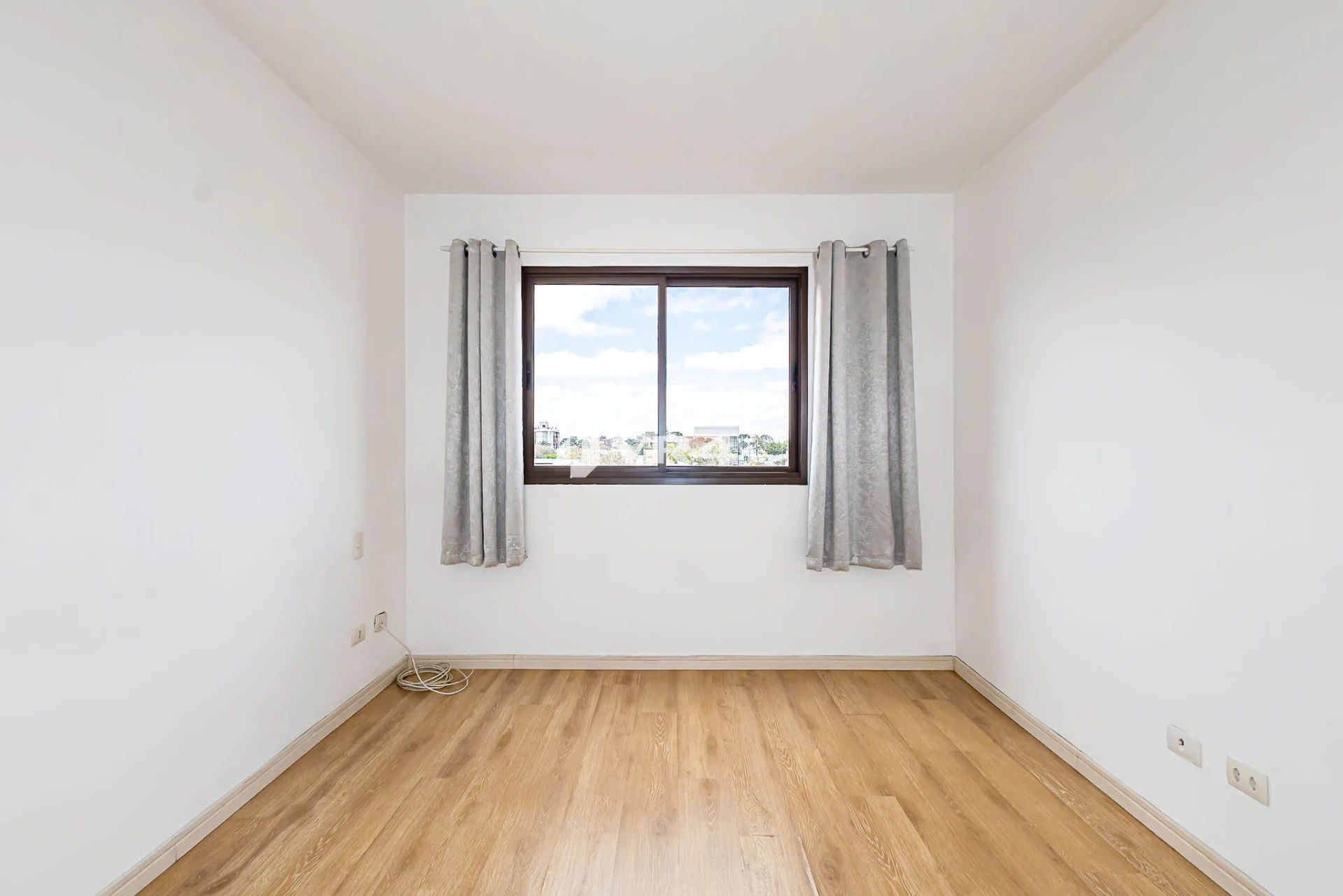Furnished 1-bedroom apartment with 1 parking spot — photo 22