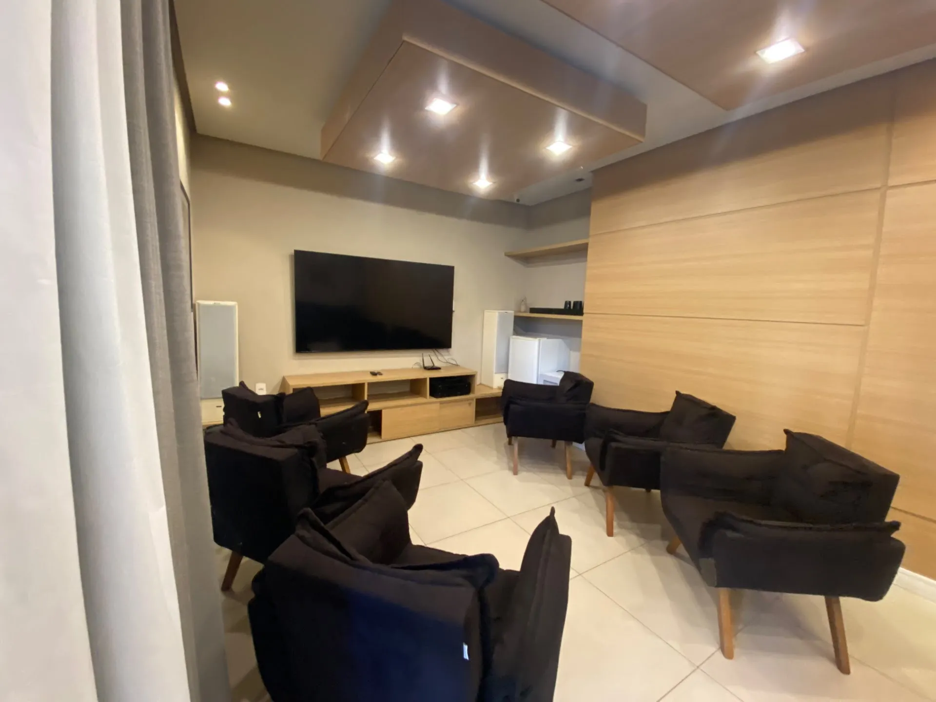 Furnished apartment with 3 bedrooms and 3 bathrooms — photo 28