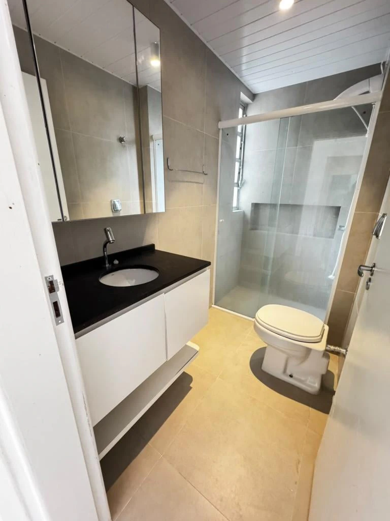 1-bedroom apartment with separate kitchen and living room — photo 4