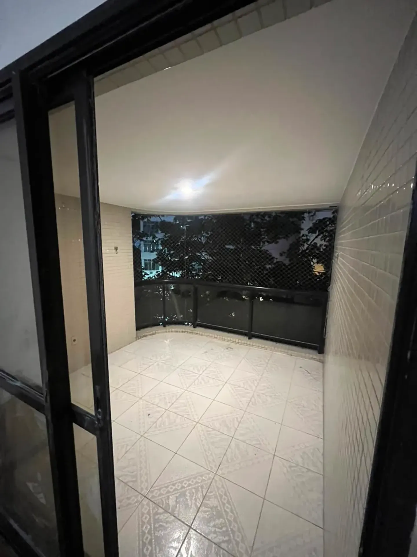 3-bedroom apartment in a building with a gym — photo 6