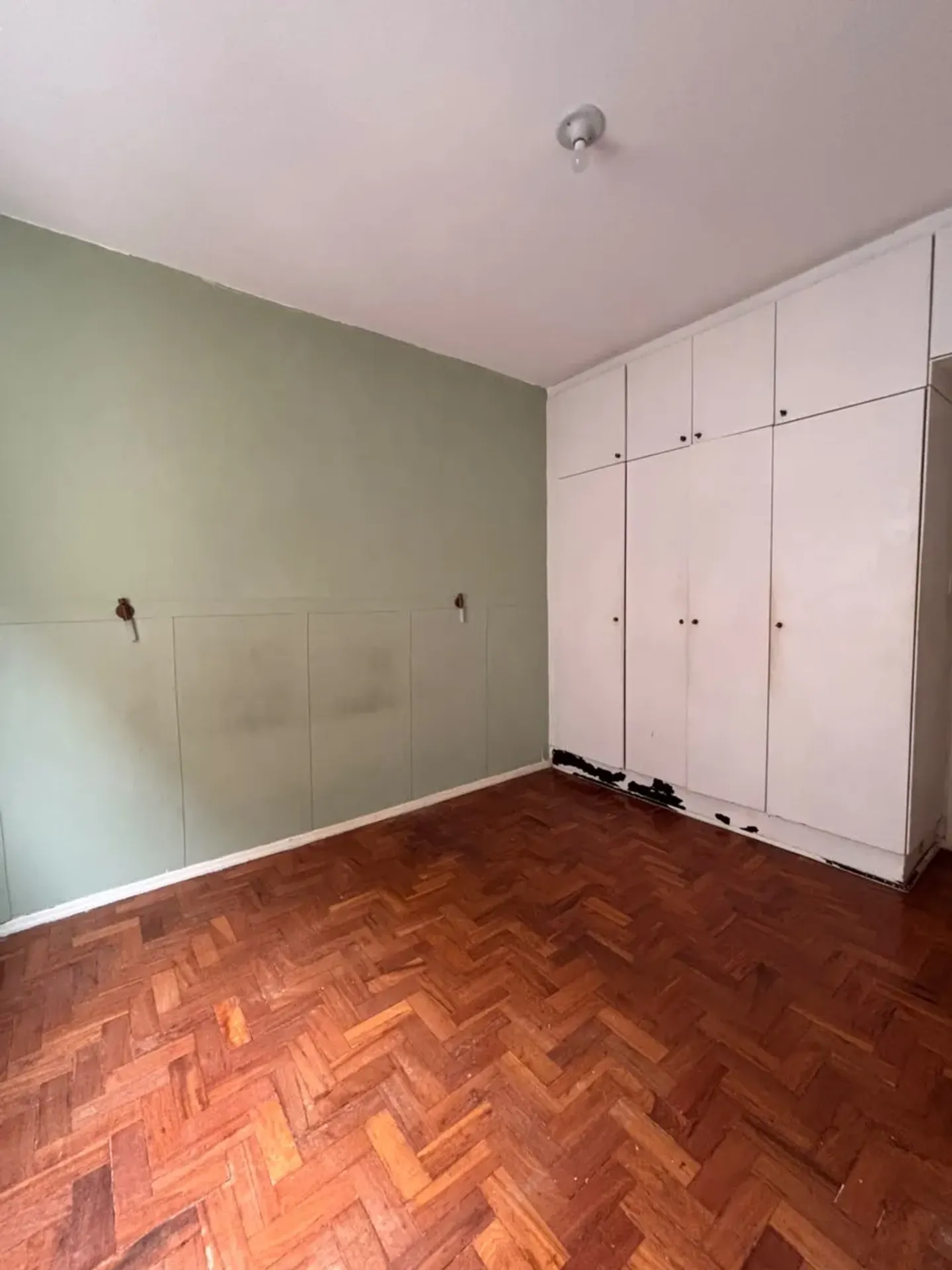 2-bedroom apartment with wood or laminate floors — photo 3