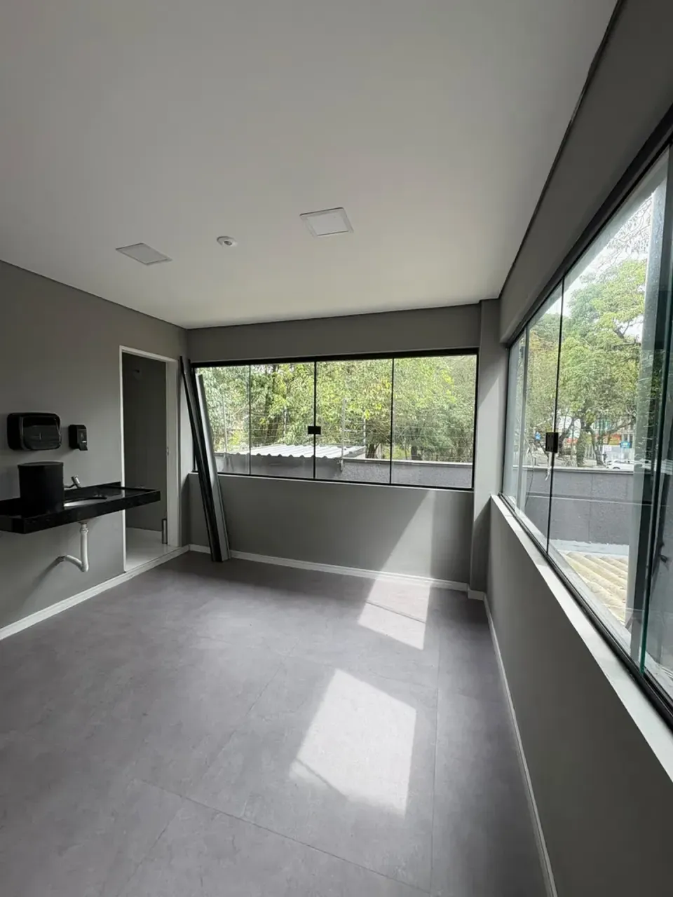 One-bedroom house with a grill on the balcony in Curitiba — photo 2
