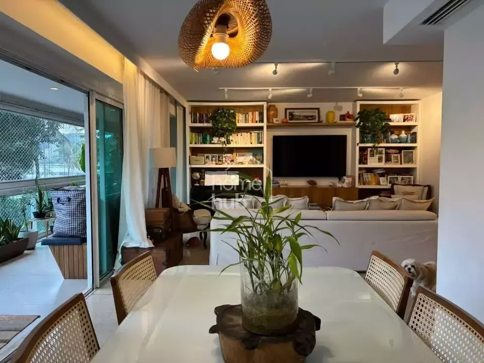 Furnished apartment, 169 m², with a glass-enclosed balcony — photo 13
