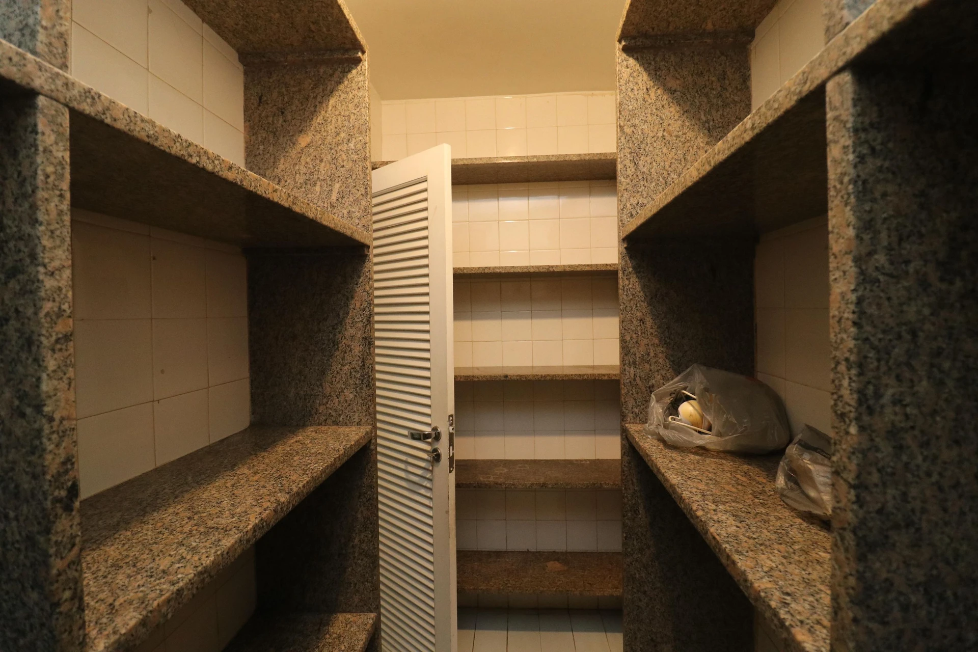 Vestidor y 5 dormitorios: casa de 420 m² — photo 91