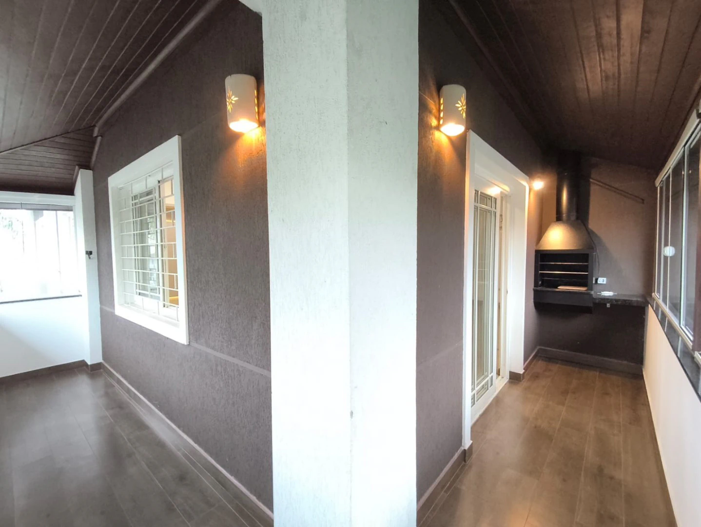 Casa de 195 m² con espacio de home office y balcón gourmet