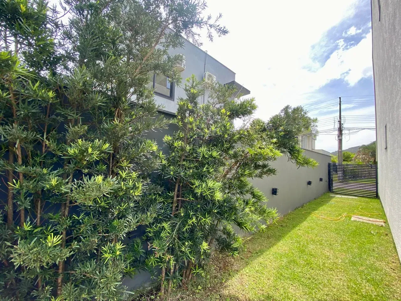 240 m² house with a garden and a bathtub — photo 26