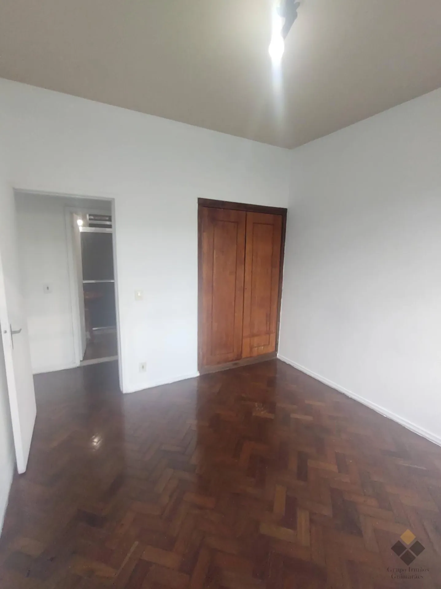 Apartment on the 4th floor with wood or laminate floors — photo 12