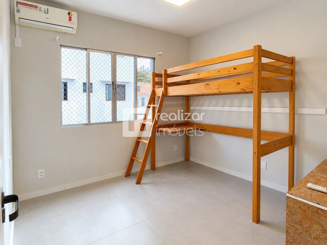 3-bedroom apartment with a home office — photo 13