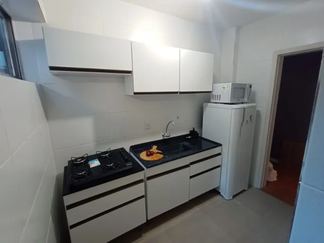 One-bedroom apartment with wood or laminate floors — photo 2