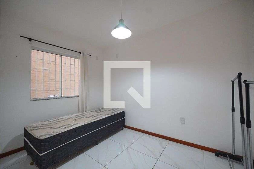 Furnished 2-bedroom apartment with gas open-plan kitchen