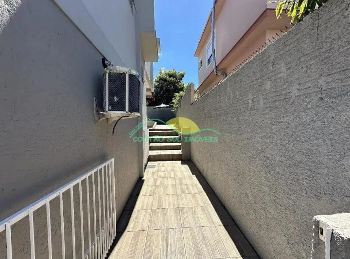 3-bedroom house with a private BBQ area — photo 8