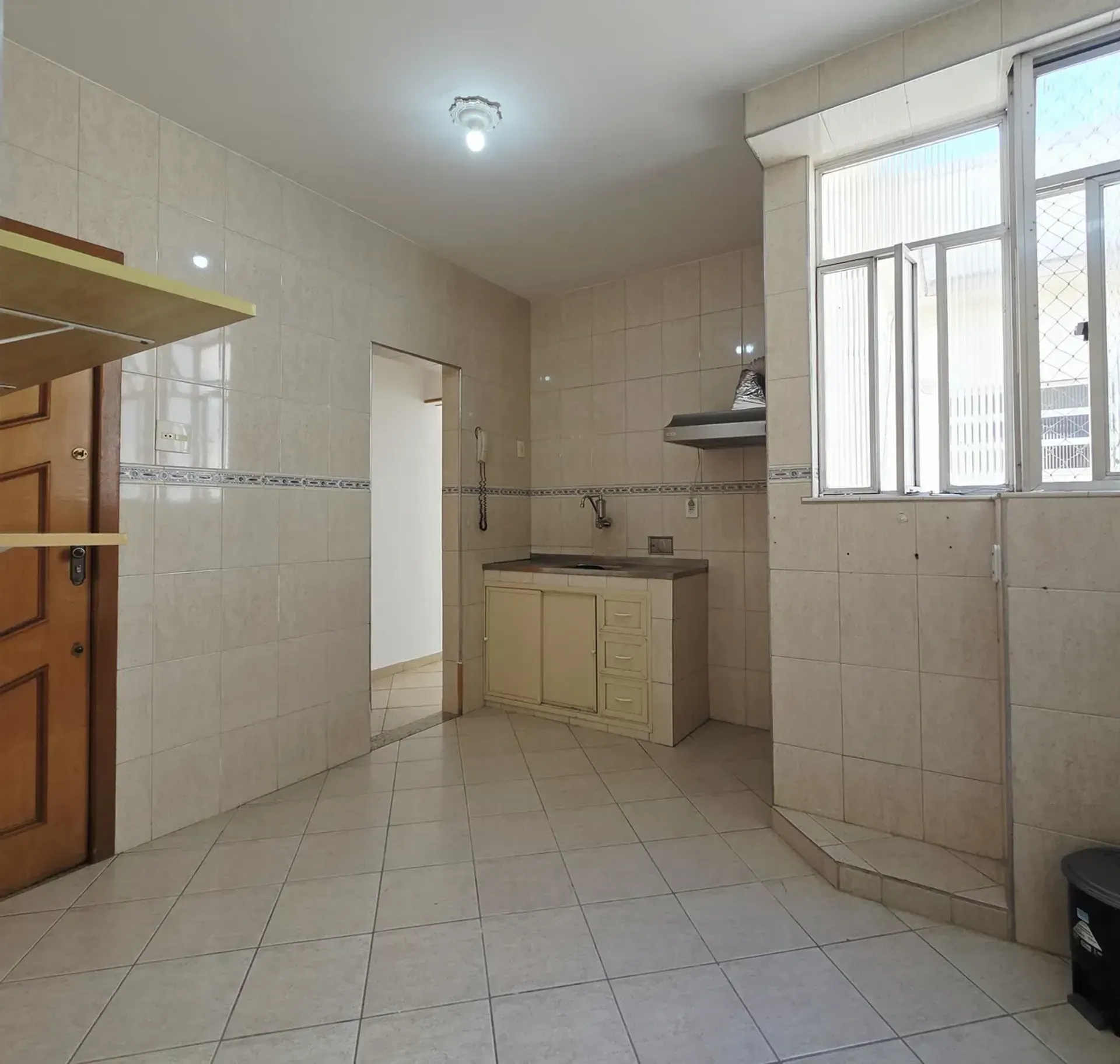 Apartamento com 2 quartos, 1 banheiro e cozinha fechada — photo 31