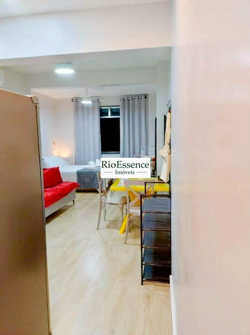 Furnished 1-bedroom apartment with open-plan kitchen — photo 2