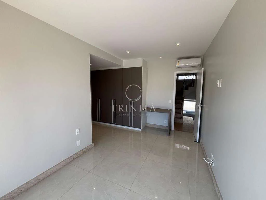 Casa sem mobília com 4 quartos e cozinha planejada — photo 25