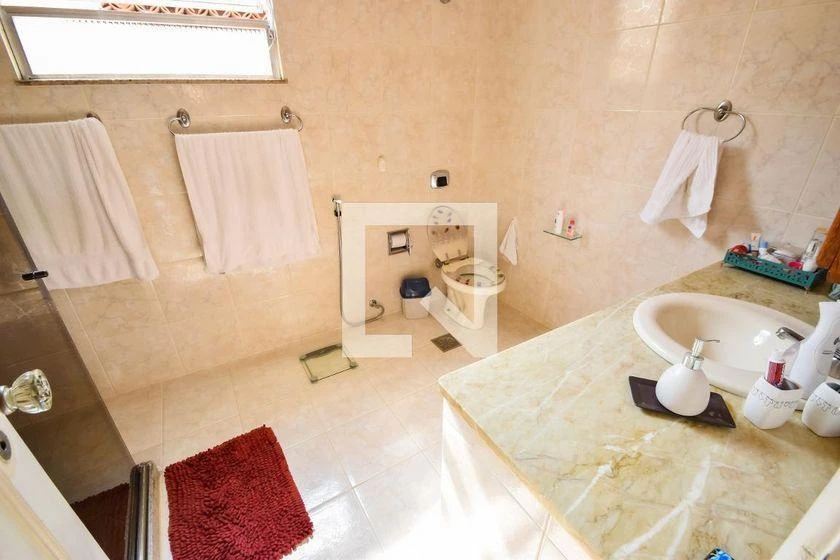 Rental house with 6 bedrooms and 260 m² total area — photo 20