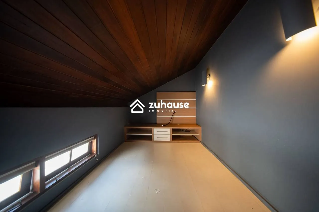 Casa de 5 quartos com janelas do piso ao teto — photo 29