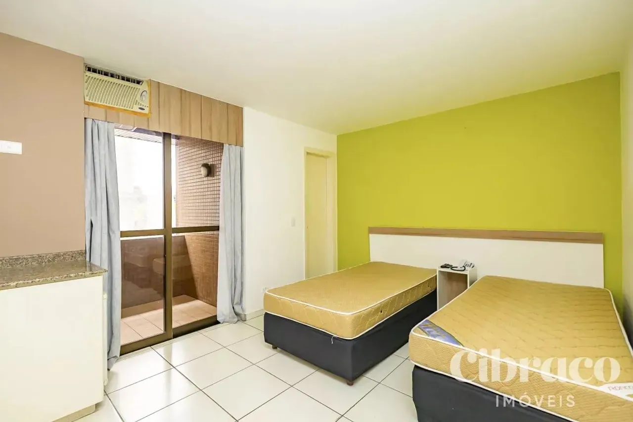 1-bedroom apartment with built-in wardrobes and balcony — photo 2