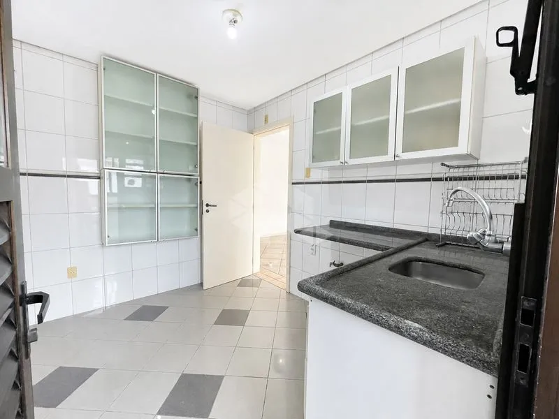 2-bedroom apartment with a water view in Florianópolis — photo 2